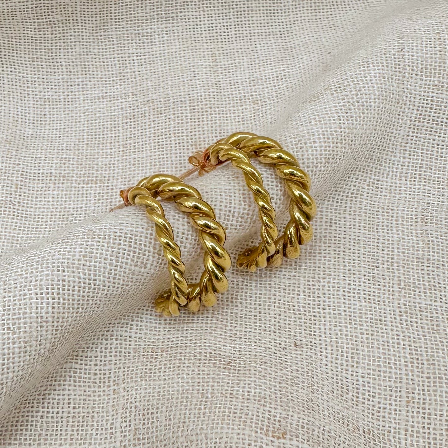 TWIST DOUBLE HOOP EARRINGS