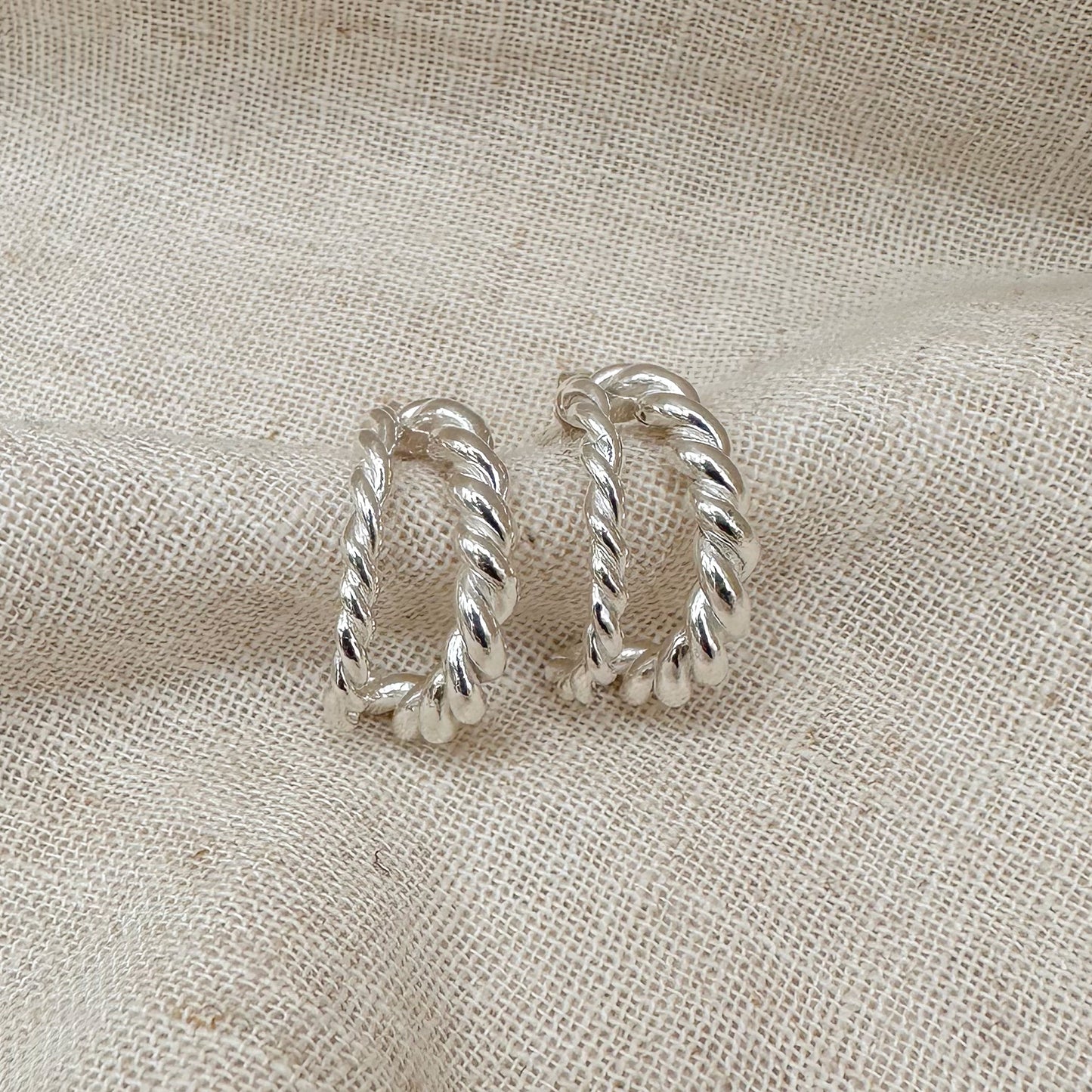 TWIST DOUBLE HOOP EARRINGS