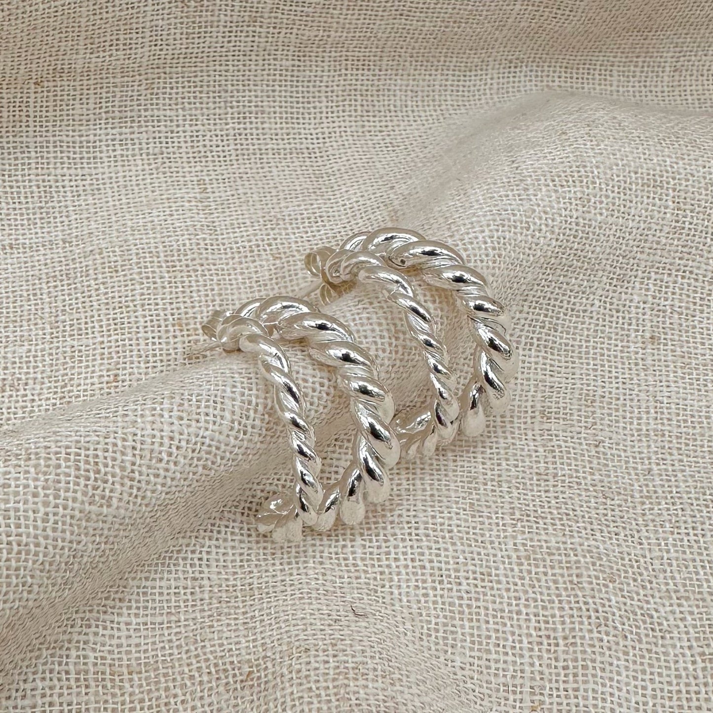 TWIST DOUBLE HOOP EARRINGS