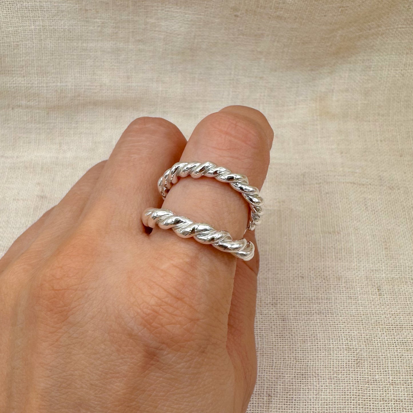 DOUBLE TWIST RING