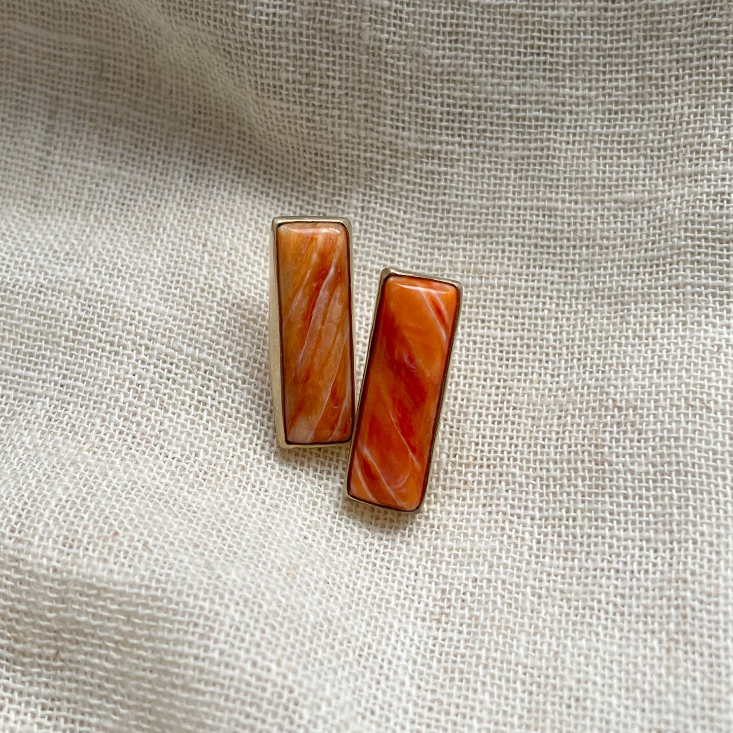 RECTANGLE SHAPED SPINY OYSTER STUD EARRINGS