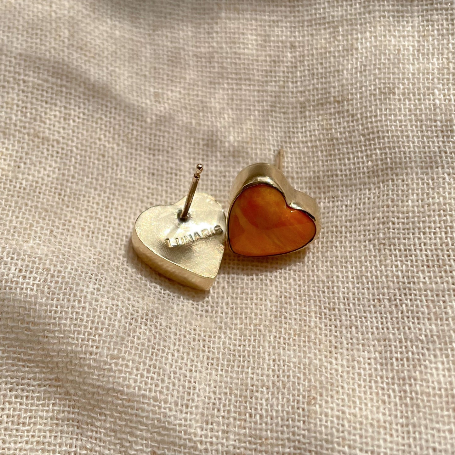 HEART SHAPED SPINY OYSTER STUD EARRINGS