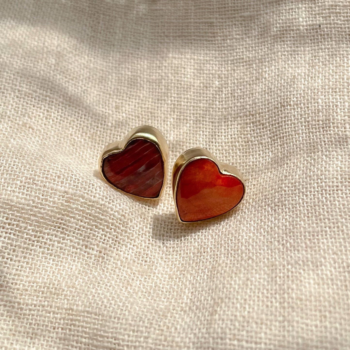 HEART SHAPED SPINY OYSTER STUD EARRINGS