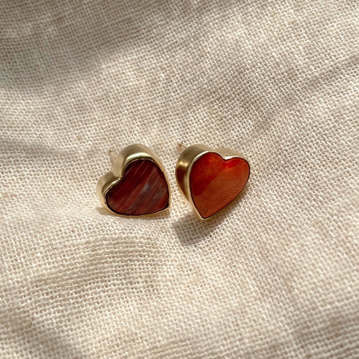 HEART SHAPED SPINY OYSTER STUD EARRINGS