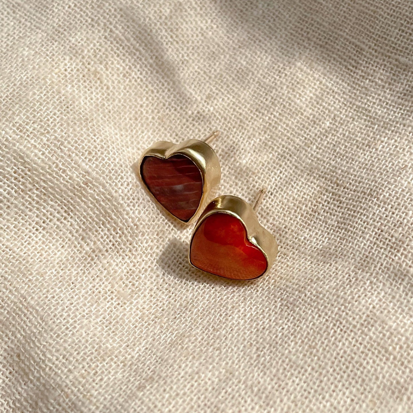 HEART SHAPED SPINY OYSTER STUD EARRINGS