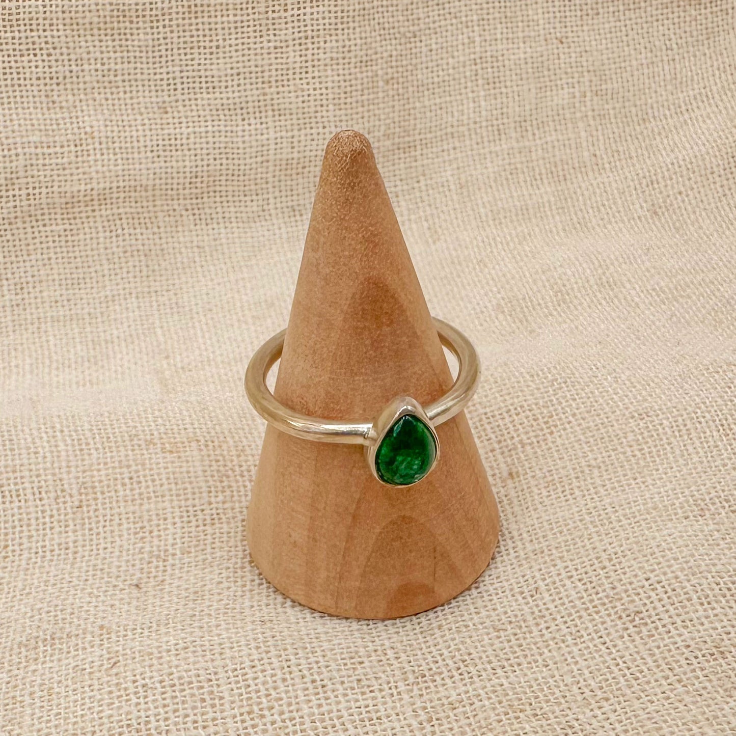 STERLING SILVER EMERALD STACKING RING