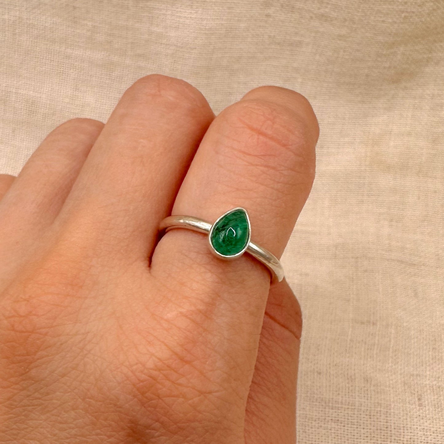 STERLING SILVER EMERALD STACKING RING