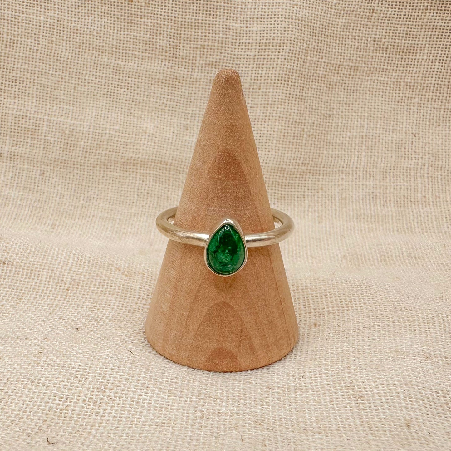 STERLING SILVER EMERALD STACKING RING