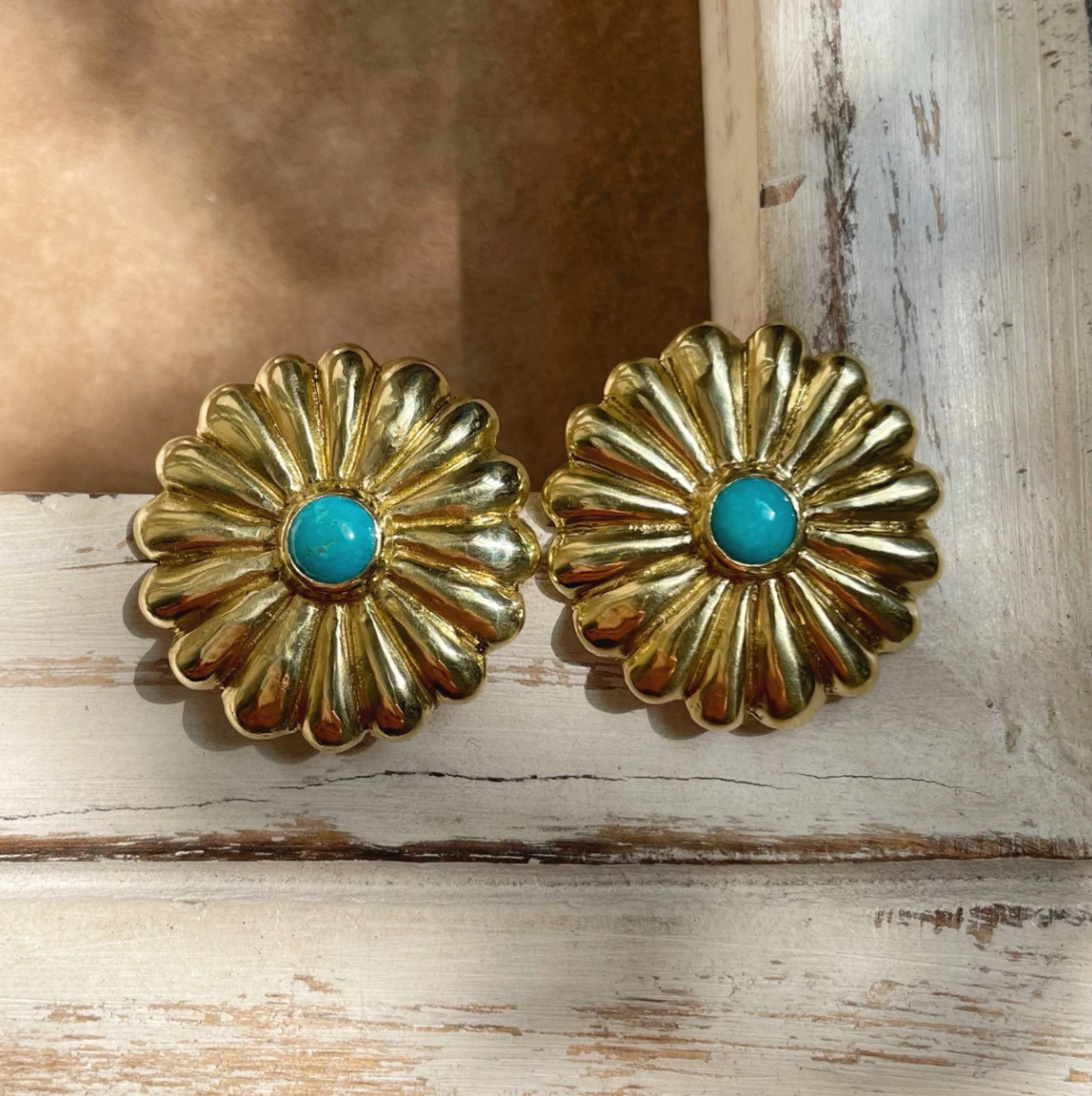 DAISY FLOWER STUD EARRINGS