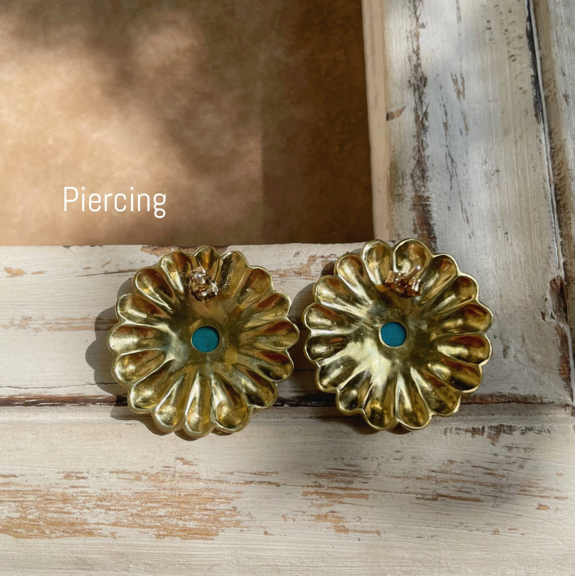 DAISY FLOWER STUD EARRINGS