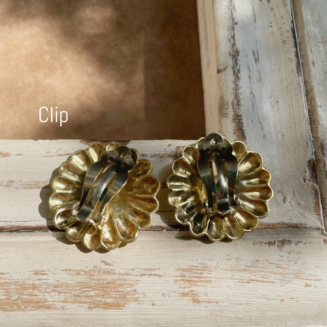 DAISY FLOWER STUD EARRINGS