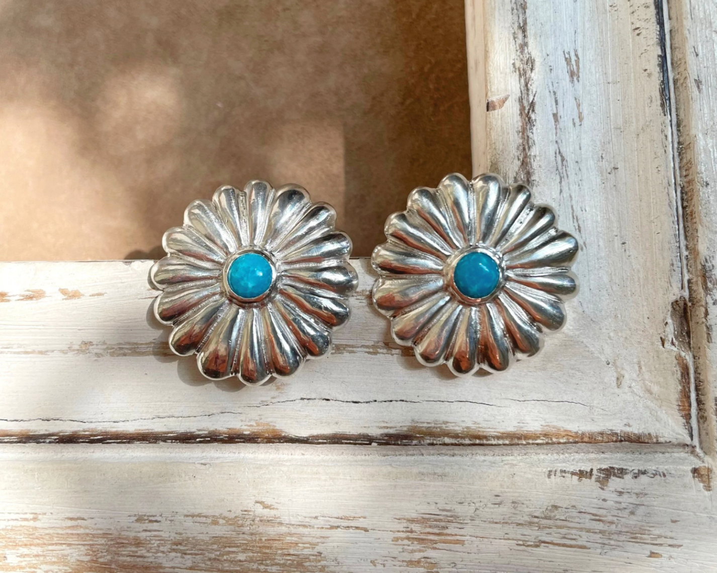 DAISY FLOWER STUD EARRINGS