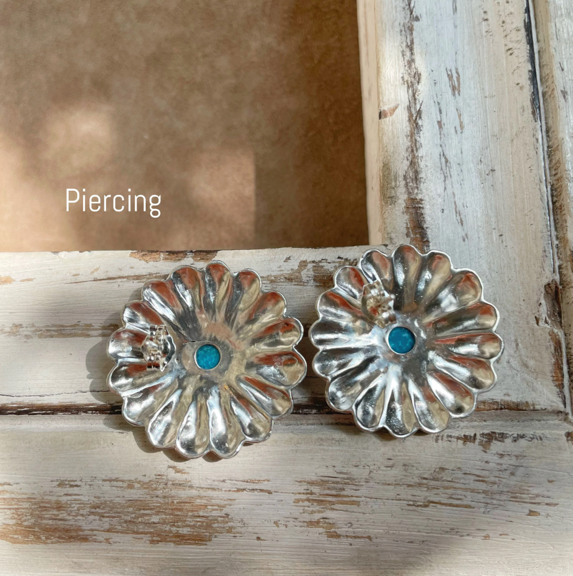 DAISY FLOWER STUD EARRINGS