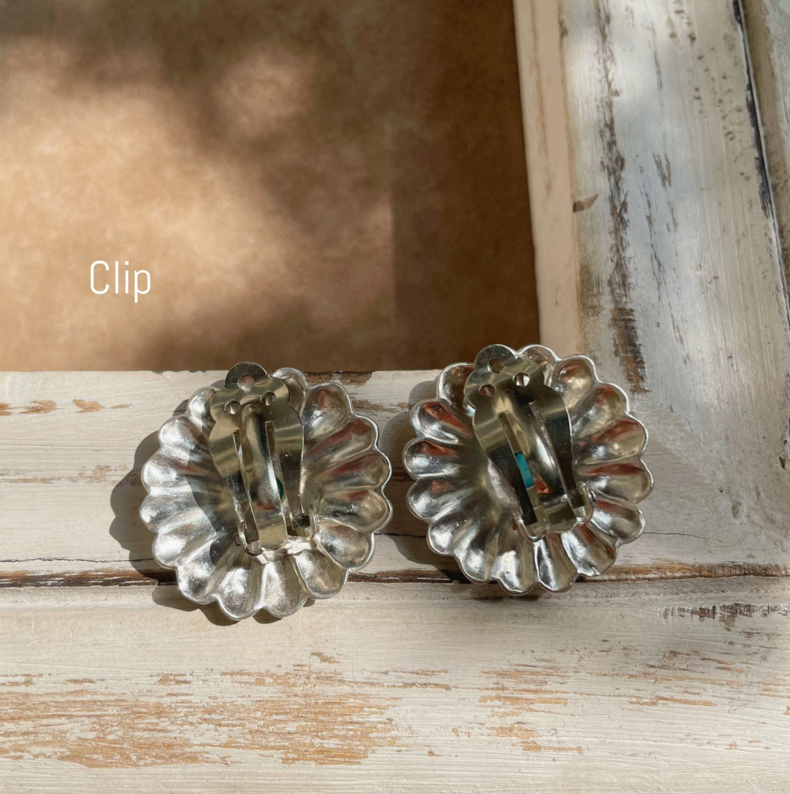 DAISY FLOWER STUD EARRINGS