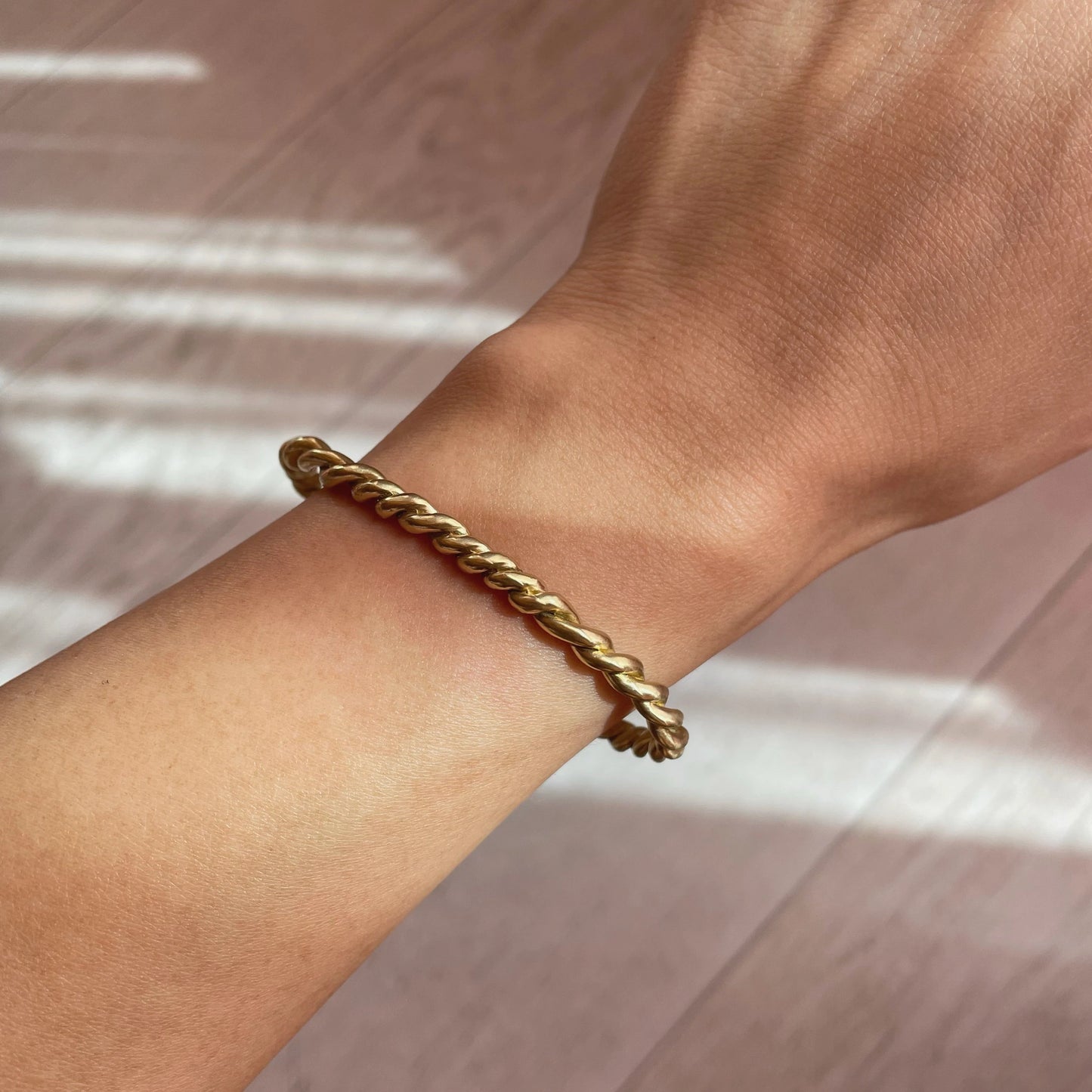 TWIST BANGLE