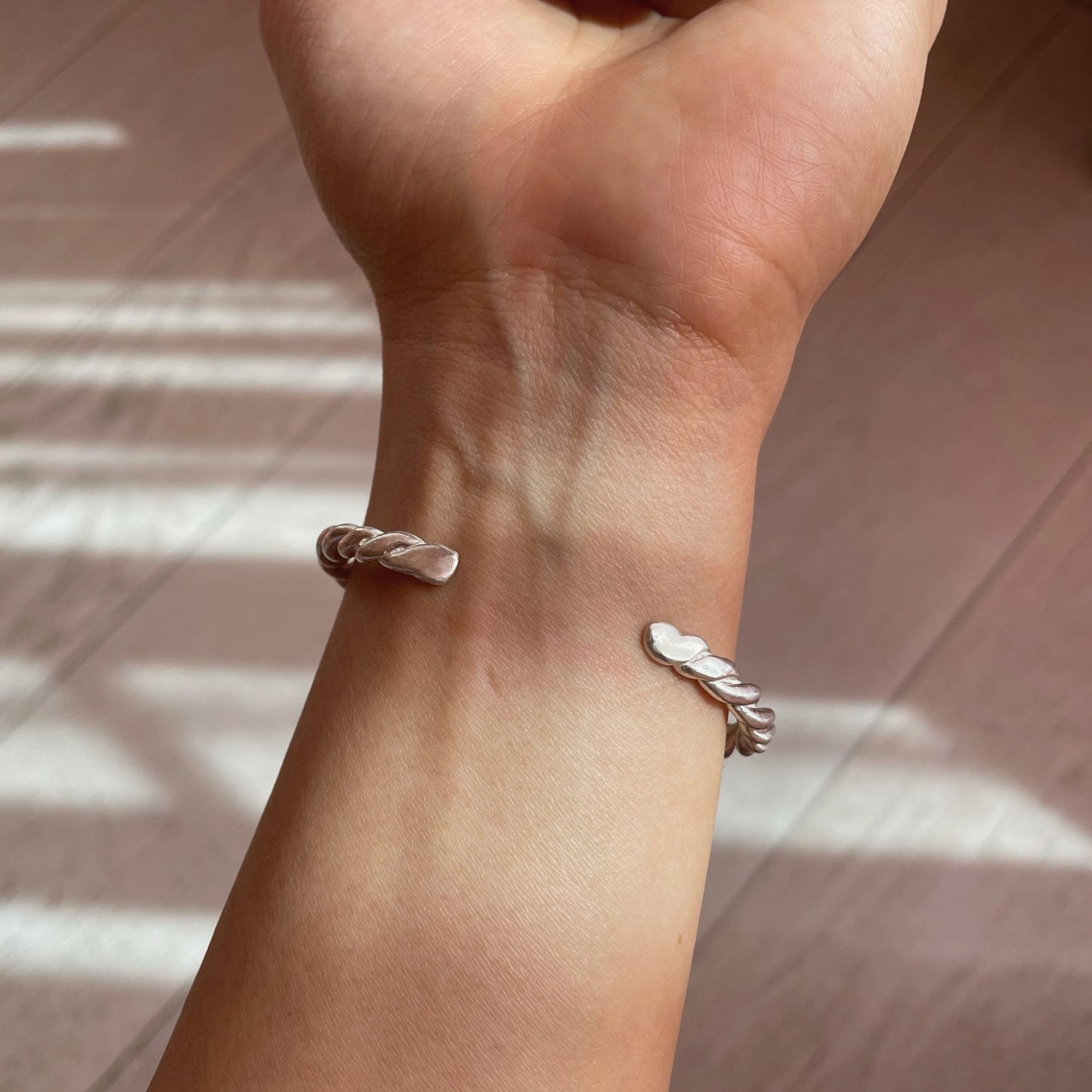 TWIST BANGLE