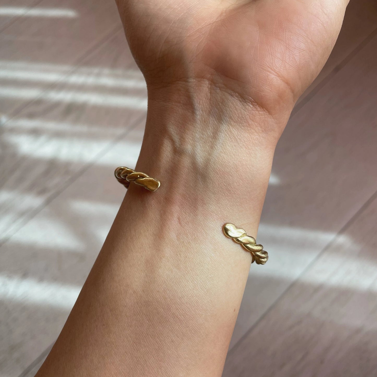 TWIST BANGLE