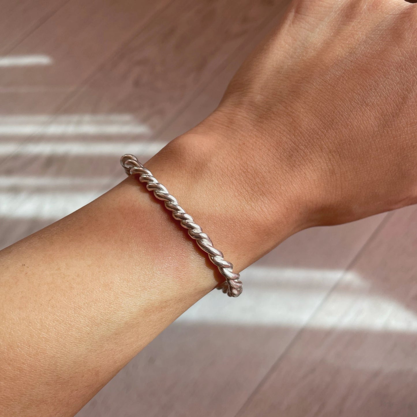 TWIST BANGLE